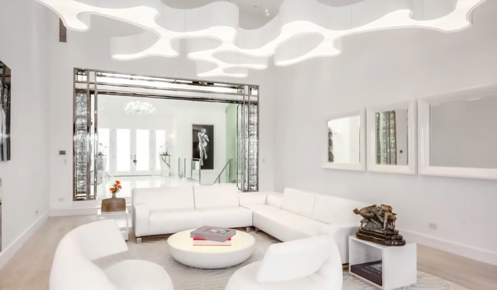 Глянцеві поверхні в стилі футуризм 