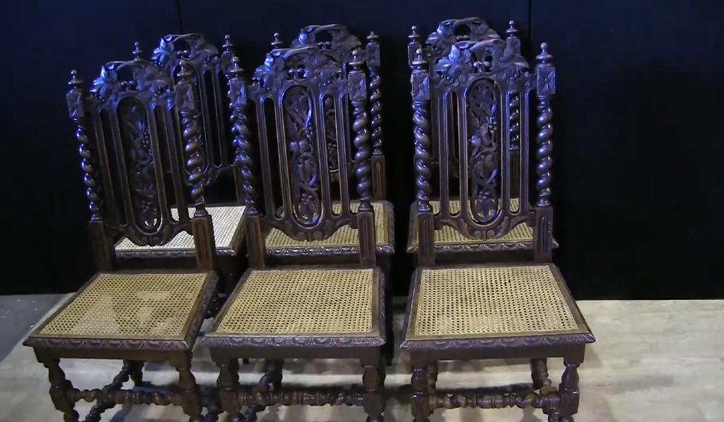 Торсіонні ніжки (Barley Twist) в стилі тюдор 